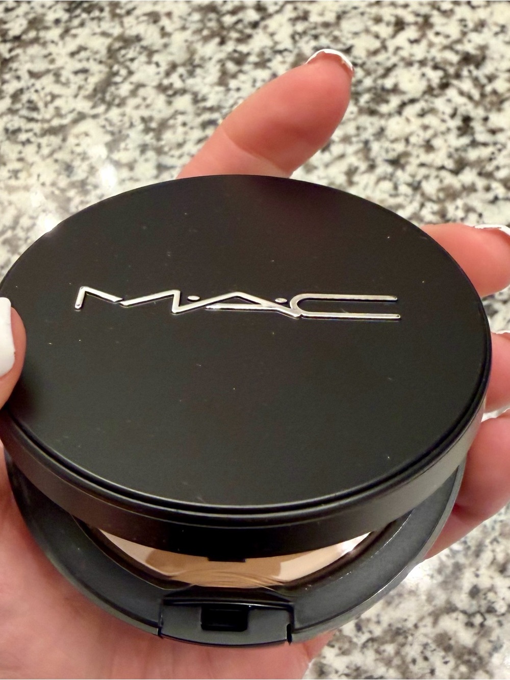 MAC Cosmetics Compact Powder Foundation - Neutral Beige NC15